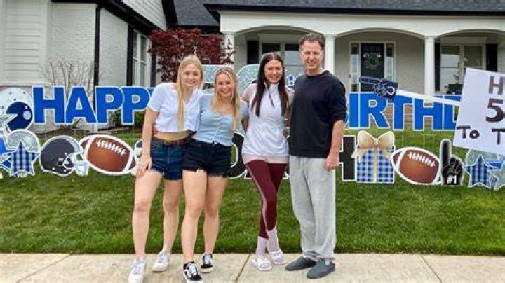 
Kelly Eberflus, Matt Eberflus Wife – Chicago Bears Coach Family Facts 