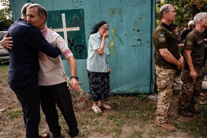 
People Are Looking For Lynsey Addario Ukraine Family Photo As New York Times Puts Out A Story 