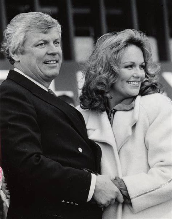 
Phyllis George Cause of Death, How did Phyllis George Die? 